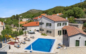 Gorgeous Home In Dubrava Kod Sibenika With Sauna